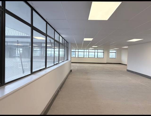 3,949M² OFFICE TO LET IN VORNA VALLEY